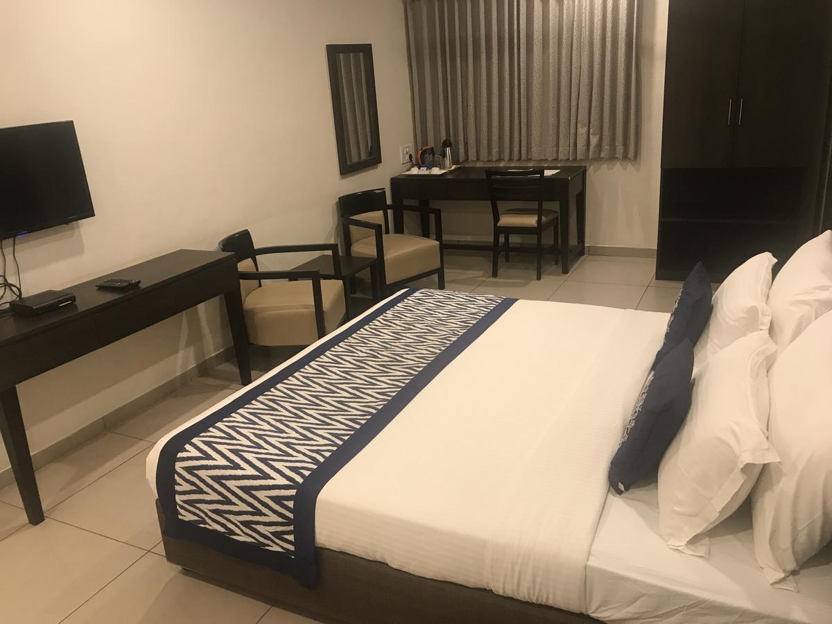 Hotel Tourist, Колхапур Екстериор снимка