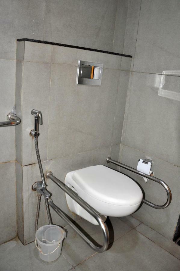 Hotel Tourist, Колхапур Екстериор снимка