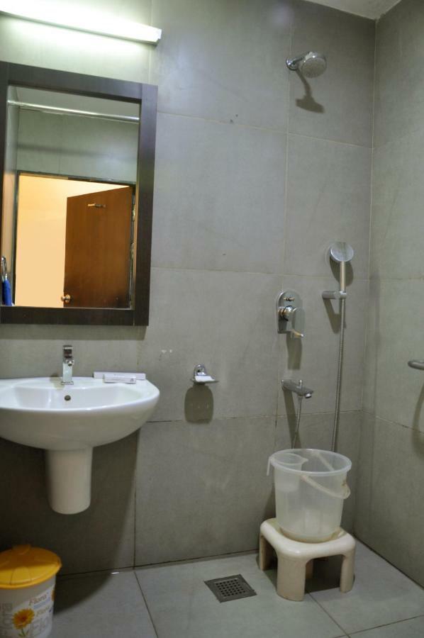 Hotel Tourist, Колхапур Екстериор снимка